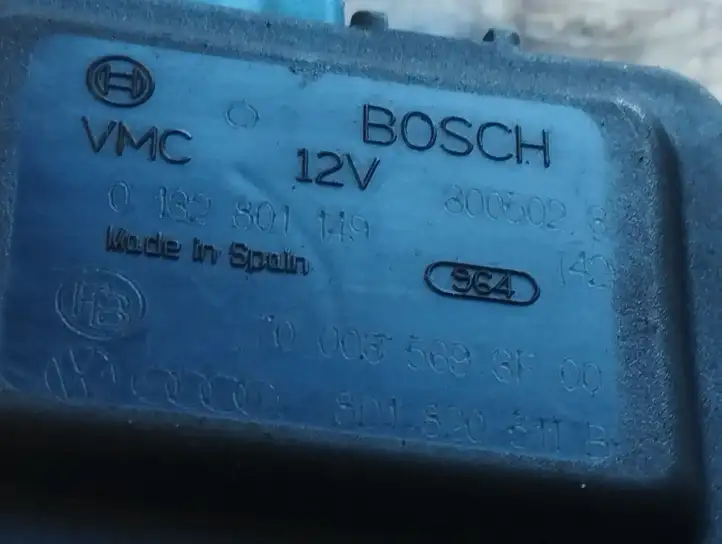 Volkswagen PASSAT B5.5 (2001 - 2005) 8D1820511B Двигатель задвижки потока воздуха — фото 3
