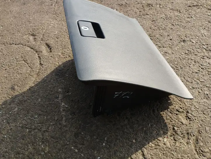 Toyota Corolla Verso AR10 (2004 - 2009) 555510F010 Вещевой ящик — фото 3