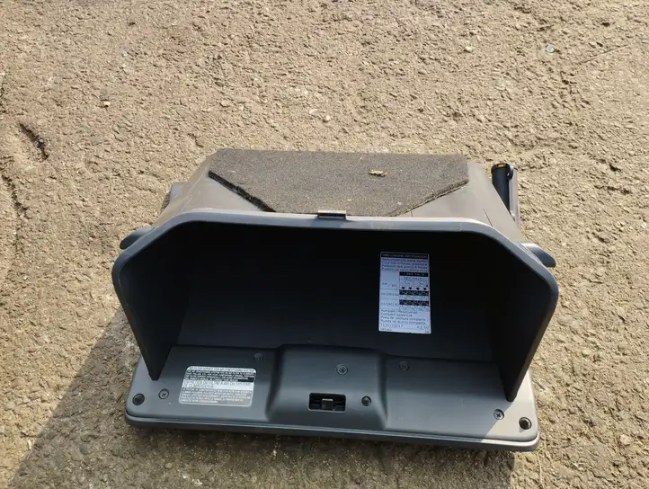 Toyota Corolla Verso AR10 (2004 - 2009) 555510F010 Вещевой ящик — фото 4