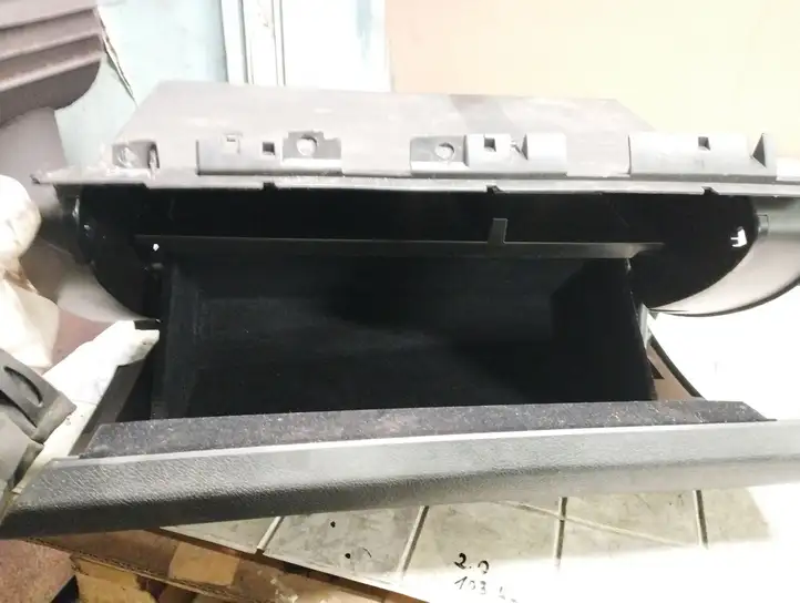 Subaru Outback (2009 - 2014) 66208AJ010 Вещевой ящик — фото 2