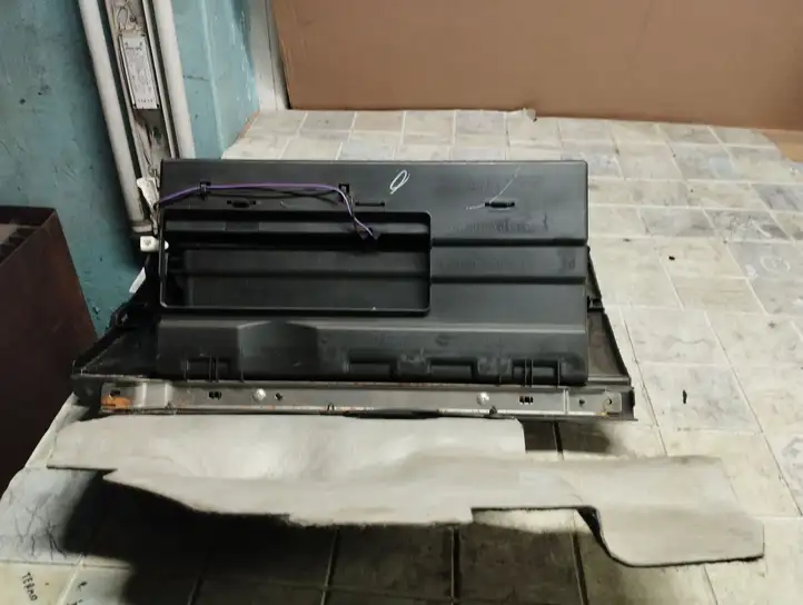 Subaru Outback (2009 - 2014) 66208AJ010 Вещевой ящик — фото 4