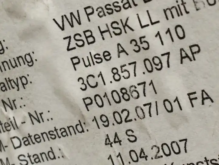 Volkswagen PASSAT B6 (2005 - 2010) 3C1857097AP Вещевой ящик — фото 9