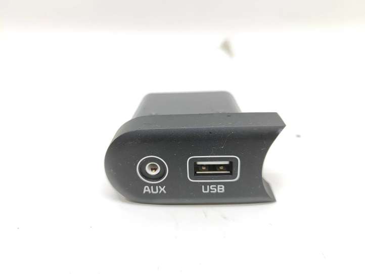 96120A2300 KIA Ceed USB jungtis