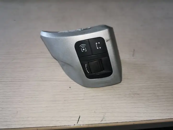 Opel Astra H (2004 - 2009) 13126750 Кнопки на рулевом колесе — фото 1