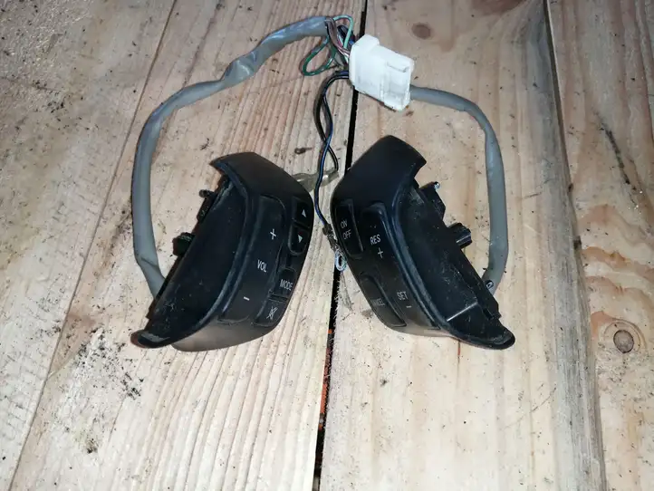 Mazda 5 (2005 - 2010) 153769RH Кнопки на рулевом колесе — фото 1