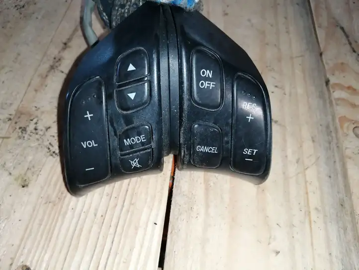 Mazda 5 (2005 - 2010) 153769RH Кнопки на рулевом колесе — фото 2