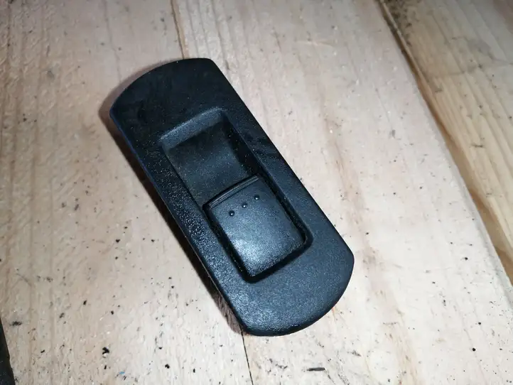 Mazda 5 (2005 - 2010) CC3366380A Кнопка стеклоподъемников — фото 1