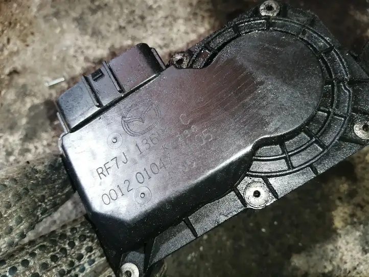 Mazda 5 (2005 - 2010) RF7J136B0C Дроссельная заслонка — фото 3