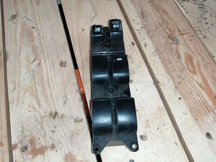 Mitsubishi Outlander (2007 - 2012) 8608A147 Кнопка стеклоподъемников — фото 1