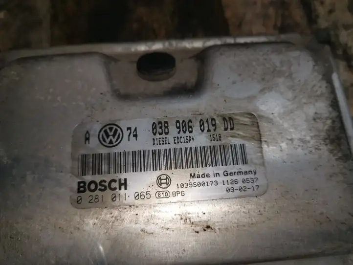 Volkswagen Golf IV (1998 - 2005) 038906019DD Блок управления двигателем (ЭБУ) — фото 2