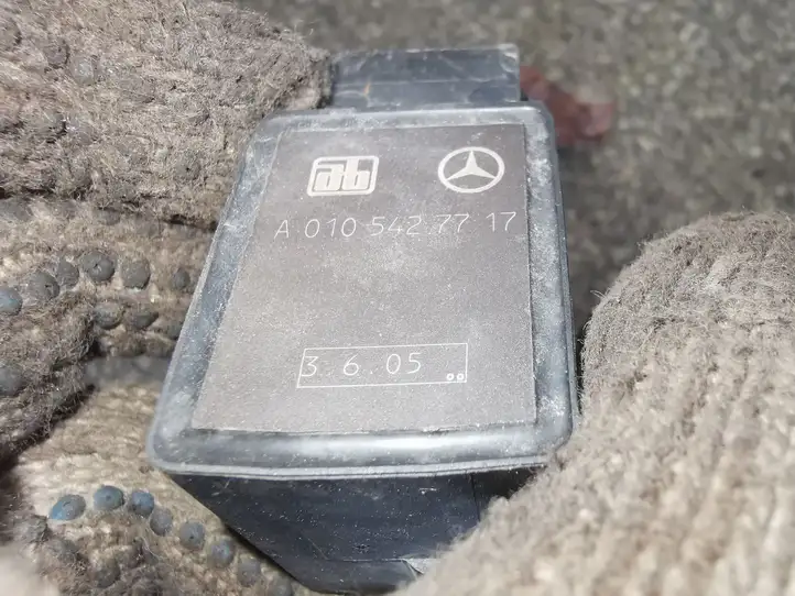 Mercedes-Benz S W221 (2005 - 2013) A0105427717 Датчик высоты подвески — фото 2