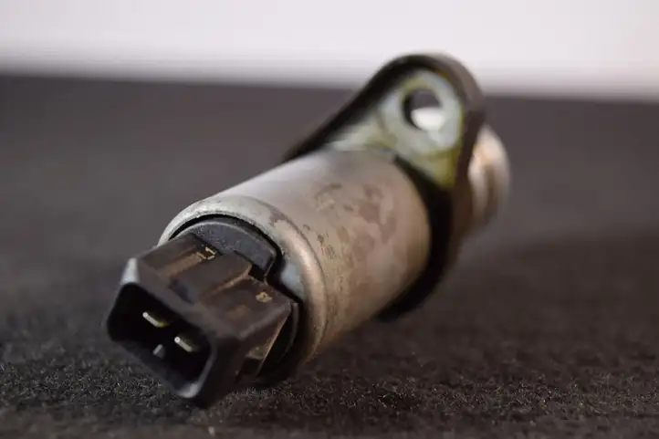BMW 3 E90 E91 (2005 - 2012) 7118158 Датчик давления масла двигателя — фото 3