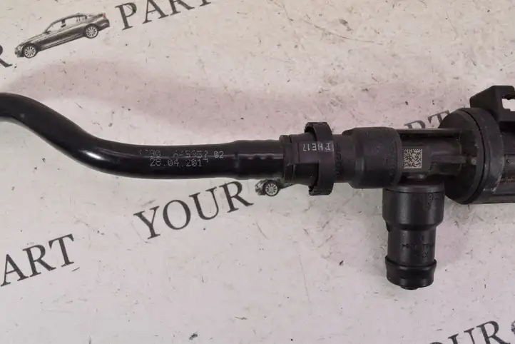 BMW 5 G30 G31 (2016 - )  7643106 Клапан топливного бака