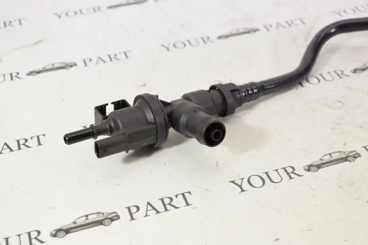 BMW 5 G30 G31 (2016 - )  7643106 Клапан топливного бака