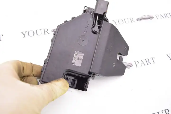 BMW 3 E90 E91 (2005 - 2012)  7840617 Замок задней крышки