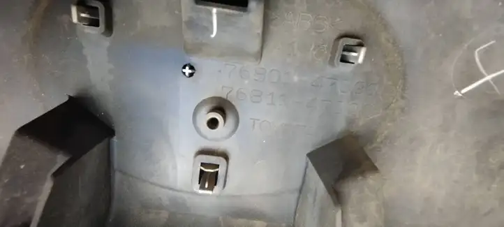 Toyota Prius (XW30) (2009 - 2015) 76811-47090 Подсветка номера — фото 2