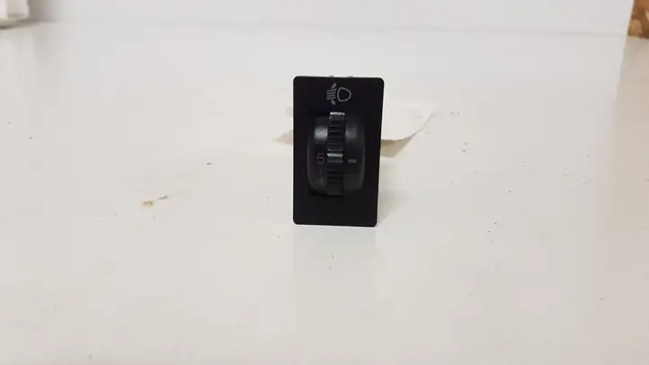 Toyota Corolla Verso AR10 (2004 - 2009)  37139 Включатель регулировки высоты фонарей