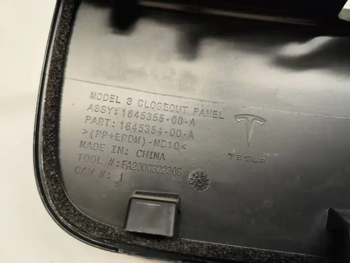 Tesla Model 3 (2017 - 2023) 164535500A Кнопка закрытия крышки багажника — фото 7