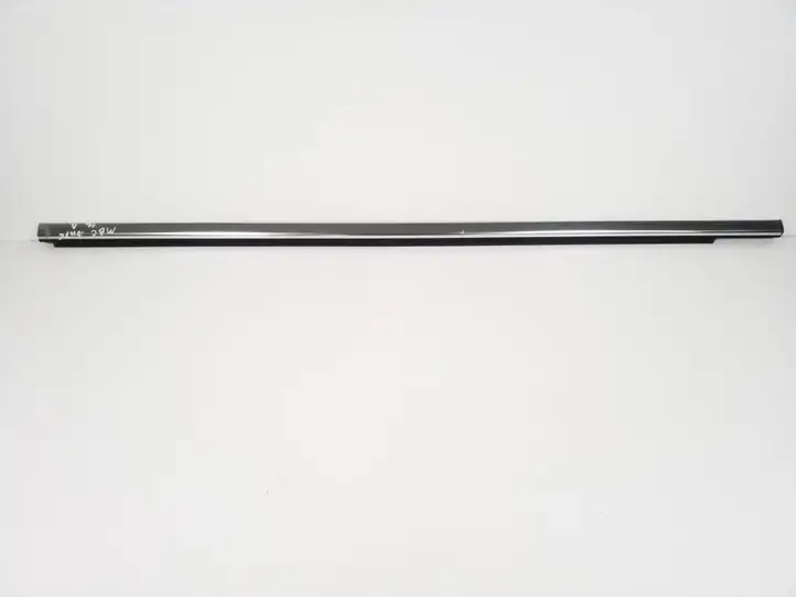 Mercedes-Benz C W204 (2007 - 2014) A2047252865 Накладка стекла передней двери — фото 1