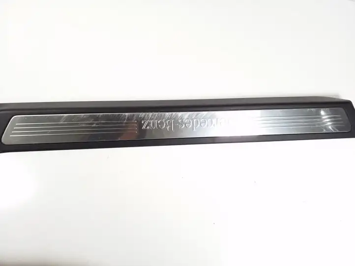 Mercedes-Benz E C207 W207 (2009 - 2017) A2076800235 Внутренняя отделка переднего порога — фото 3