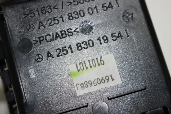 Mercedes-Benz R W251 (2005 - 2013) A2518300154 Боковой воздушный дефлектор — фото 2
