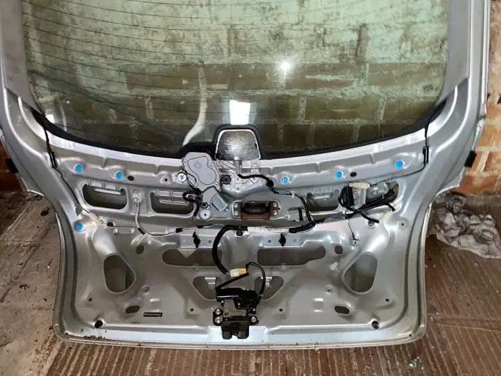 Toyota Avensis T250 (2006 - 2009) Крышка багажника — фото 4