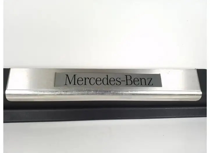 Mercedes-Benz R W251 (2005 - 2013) A2516800135 Внутренняя отделка переднего порога — фото 2