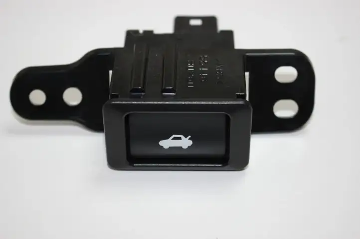 Lexus GS250 300 350 300h 450h (2011 - 2015) 55446-30260 Кнопка закрытия крышки багажника — фото 1