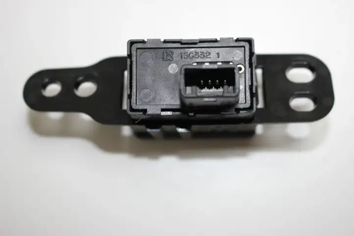 Lexus GS250 300 350 300h 450h (2011 - 2015) 55446-30260 Кнопка закрытия крышки багажника — фото 2