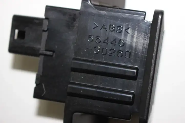 Lexus GS250 300 350 300h 450h (2011 - 2015) 55446-30260 Кнопка закрытия крышки багажника — фото 3