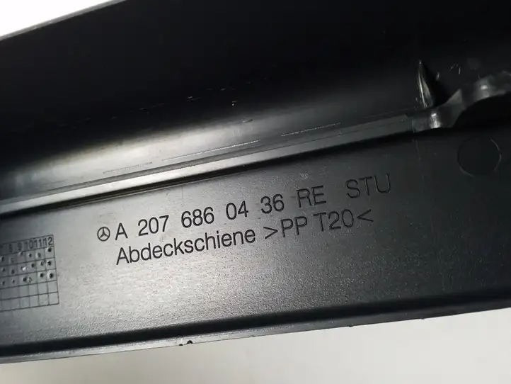 Mercedes-Benz E C207 W207 (2009 - 2017) A2076860436 Внутренняя отделка переднего порога — фото 3