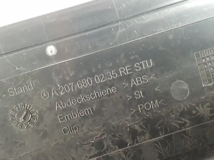 Mercedes-Benz E C207 W207 (2009 - 2017) A2076800235 Внутренняя отделка переднего порога — фото 3