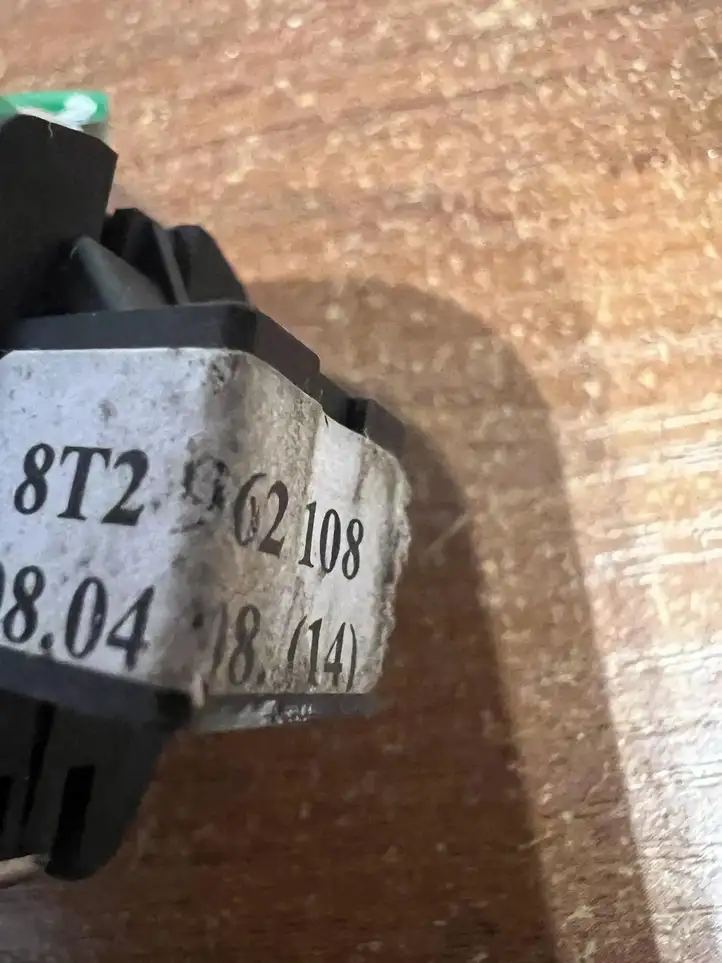 Audi A5 8T 8F (2007 - 2011) 8T2962108 Кнопка фаркопа в багажнике — фото 5