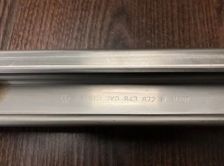 Volkswagen Caddy (2004 - 2010) 2K0843872H Накладка стекла двери — фото 2