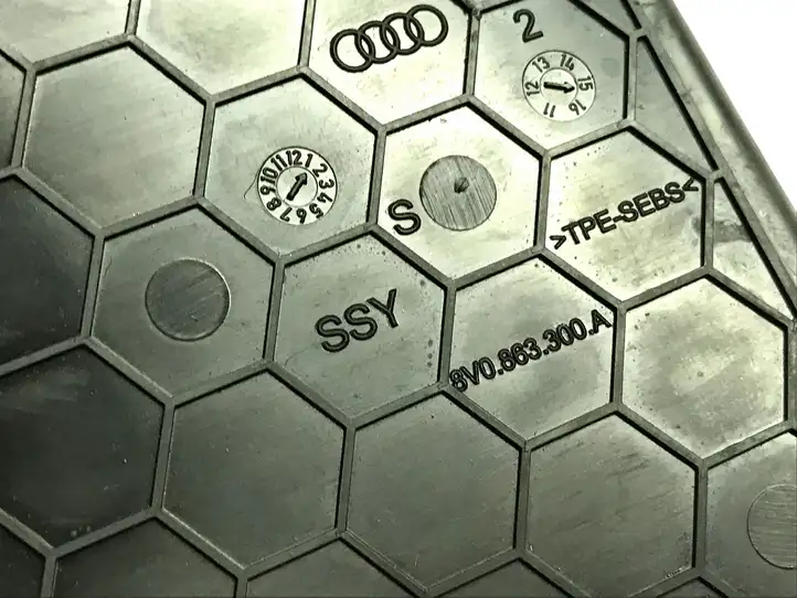 Audi A3/S3 8V (2012 - 2016) 8V0863300A Коврик ящика — фото 3