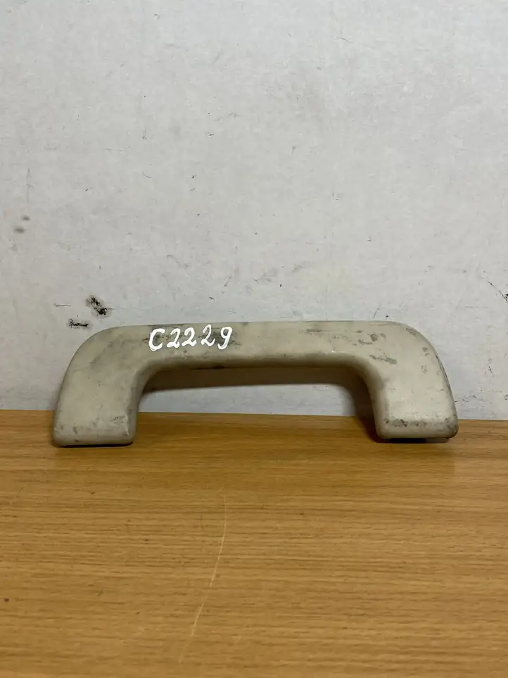 Audi A5 (2007 - 2011)  8K0857607 Передняя ручка