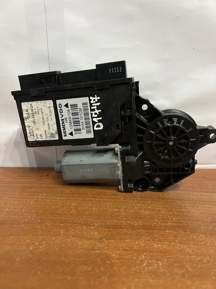 Audi A4 S4 B6 8E 8H (2000 - 2006) 105849106 Стеклоподъемник передней двери (комплект) — фото 1