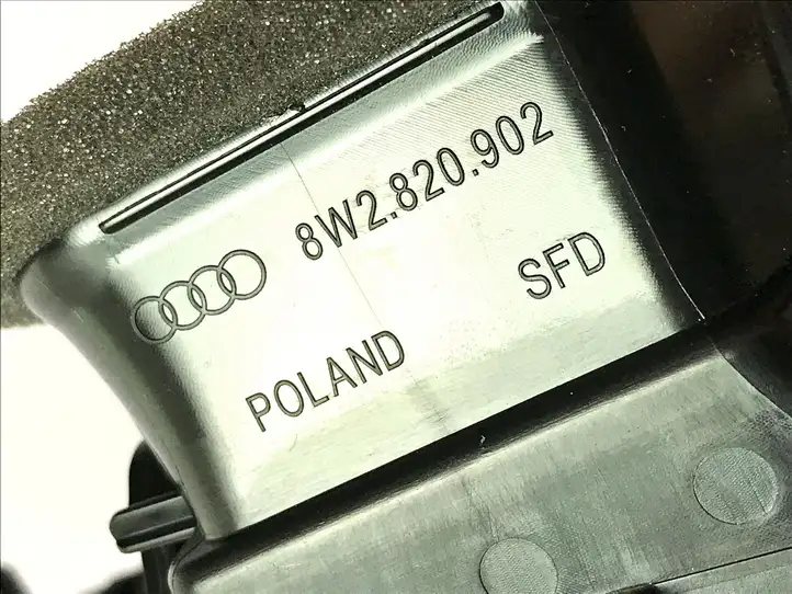 Audi A4 S4 B9 8W (2019 - ) 8W2820902C Боковой воздушный дефлектор — фото 7