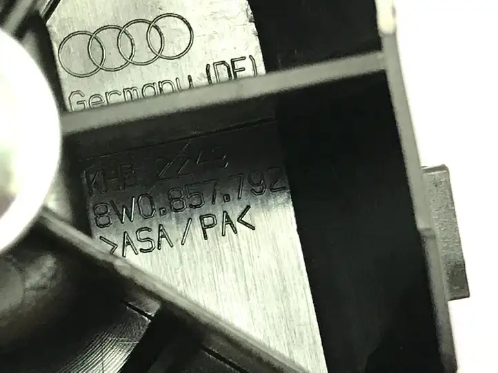 Audi A4 S4 B9 8W (2019 - ) 8W0857792 Прочие детали салона — фото 3