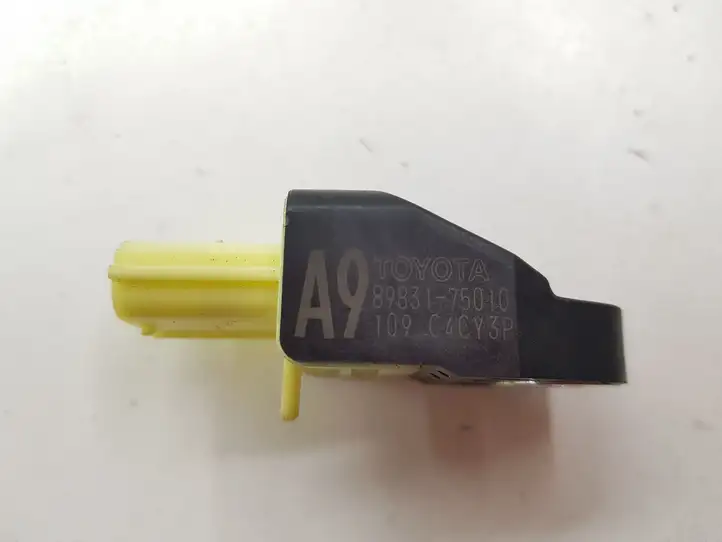 Toyota Prius (XW30) (2009 - 2015) 8983175010 Датчик удара SRS — фото 4