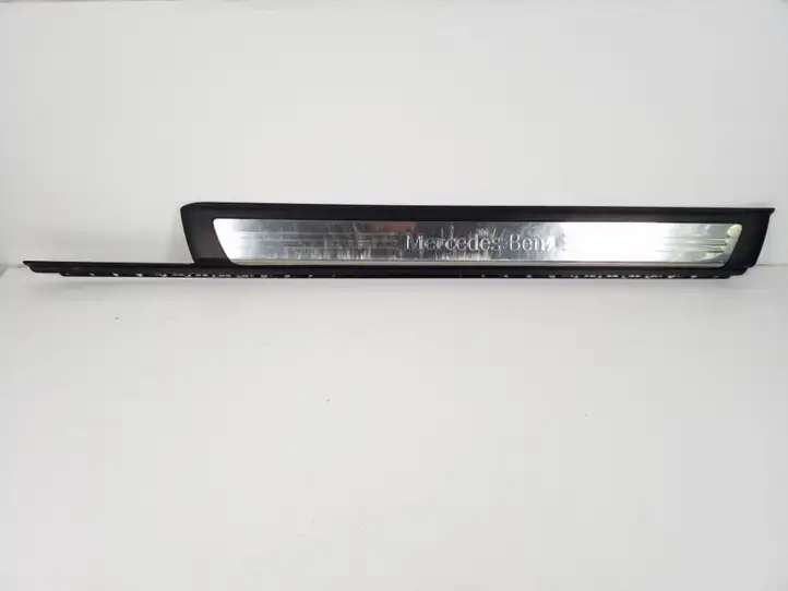 Mercedes-Benz SLK R172 (2011 - 2017) A1726800535 Внутренняя отделка переднего порога — фото 1