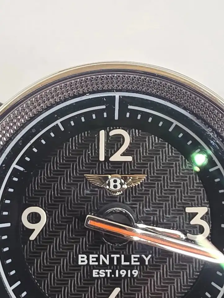 Bentley Bentayga (2015 - ) 36A919204F Часы — фото 3