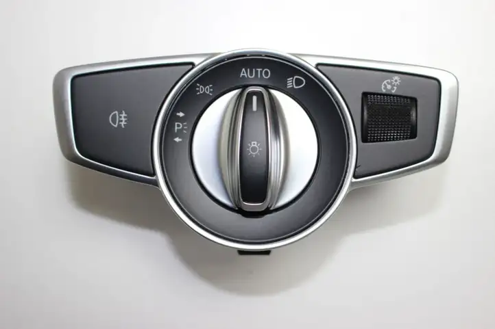 Mercedes-Benz C W205 (2014 - 2021) A2059051810 Включатель фонарей — фото 1