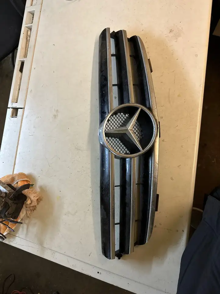 Mercedes-Benz CLK A209,C209 (2002 - 2009) A2098800123 Передняя решетка — фото 3