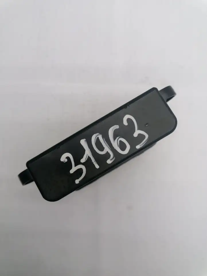 Citroen C5 (2004 - 2008) 964742828000 Блок управления топливным насосом — фото 2