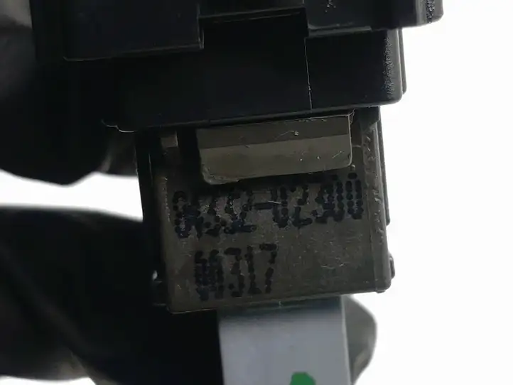 Toyota Auris E180 (2012 - 2018) 8433202300 Включатель аварийных фонарей — фото 5