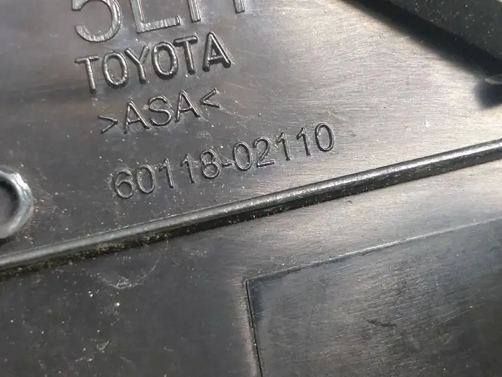 Toyota Auris E180 (2012 - 2018) 6011802110 Молдинг крыла — фото 5