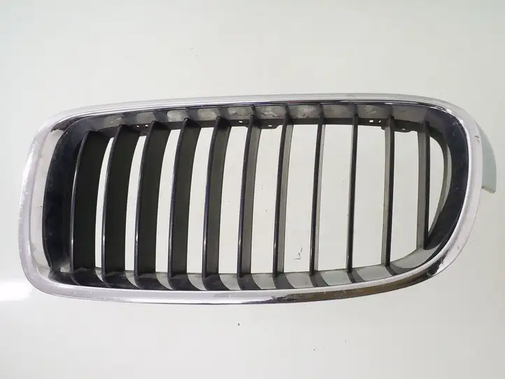 BMW 3 F30 F35 F31 (2012 - 2018) 7255411 Передняя решетка — фото 1