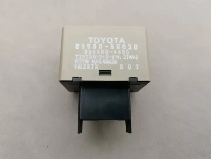 Toyota Avensis Verso (2004 - 2009) 8198050030 Реле аварийных фонарей — фото 1