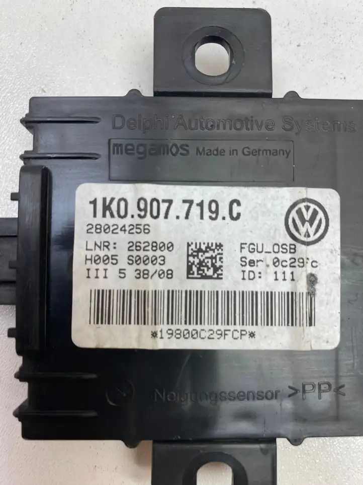 Audi A3/S3 8P (2008 - 2013) 1K0907719C Блок управления сигнализацией — фото 3